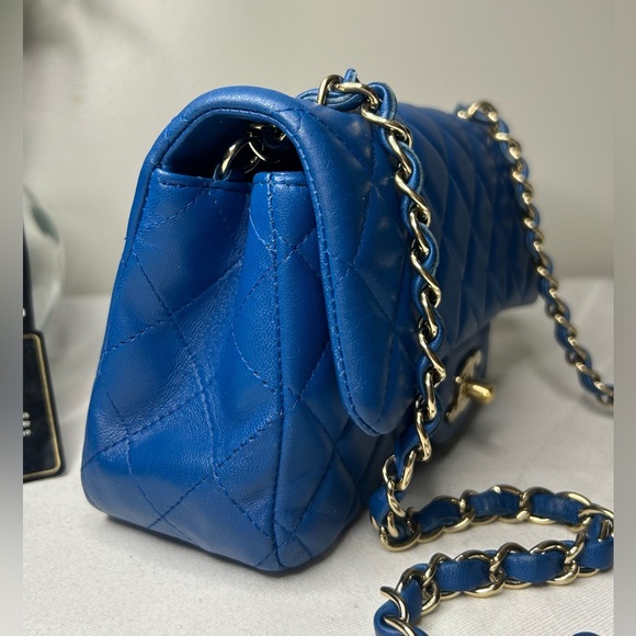 CHANEL Classic Mini Rectangular Flap Bag Quilted Lambskin Blue / Gold - Picture 4 of 12